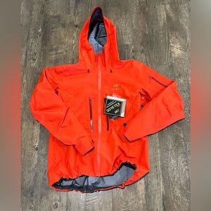 Women’s Large Arcteryx Alpha SV Jacket in Dynasty